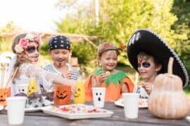 Halloween πάρτι στο σπίτι με χειροποίητη διακόσμηση, κολοκύθες, μπαλόνια και εύκολες λιχουδιές για παιδιά